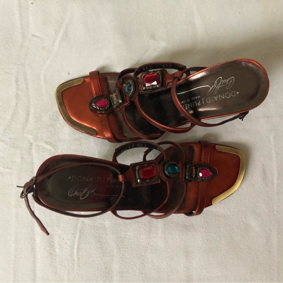 Donald J Pliner Leather T-Strap Sandals Brown w Crystal Embellishment Size 6.5 - Picture 2 of 4